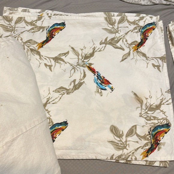 Beautiful set of cloth napkins & place mats with bird design - Picture 2 of 5